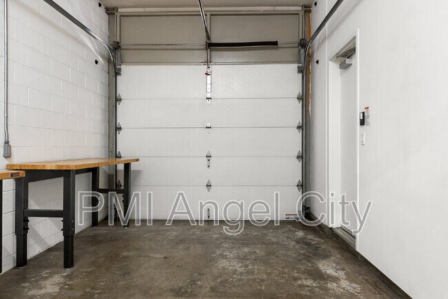 Building Photo - 3450 Cahuenga Blvd W