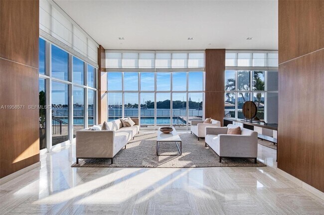 Building Photo - 1000 Venetian Way