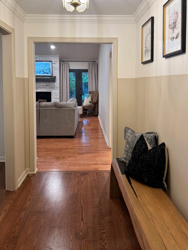 Building Photo - Parkwood Blvd.