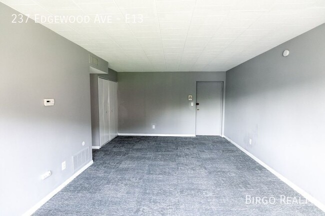 Building Photo - 2 Bedroom Apartment in Pittsburgh! Great L...