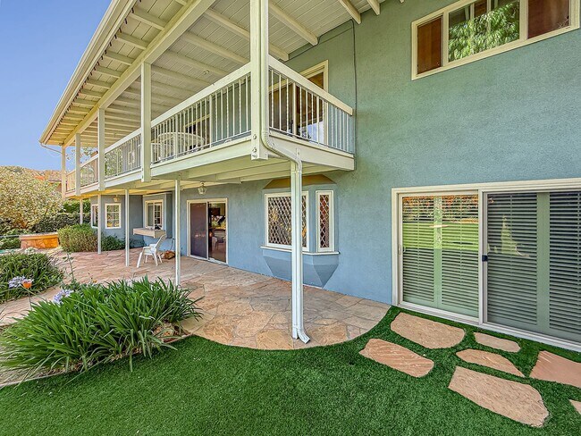 Building Photo - Calabasas 4BR w/pool + spa, views, solar panels + ALL appliances!