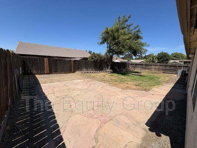 Building Photo - 429 N Amador St