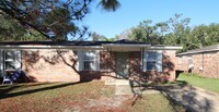 Building Photo - Updated 2-Bedroom Duplex in West Pensacola...