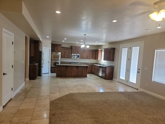 Building Photo - Gorgeous 6 Bedroom Home in Washington!