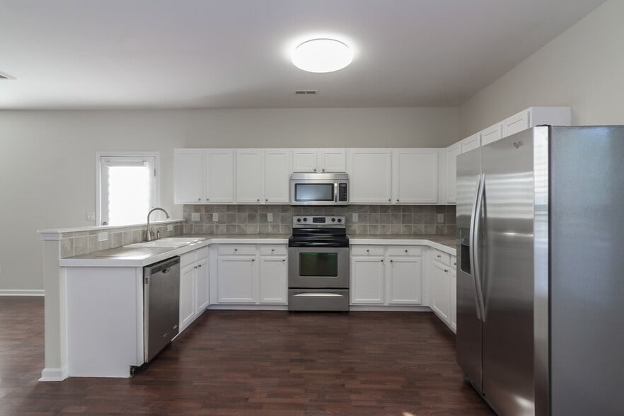 Building Photo - 15134 De Havilland Dr