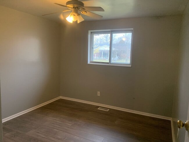 Building Photo - Beautiful, spacious 3 bed 2 bath home in E...