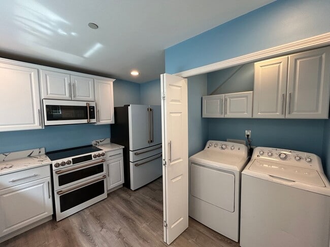 Building Photo - Updated 2 bedroom + loft, 2.5 bath DuPont Home