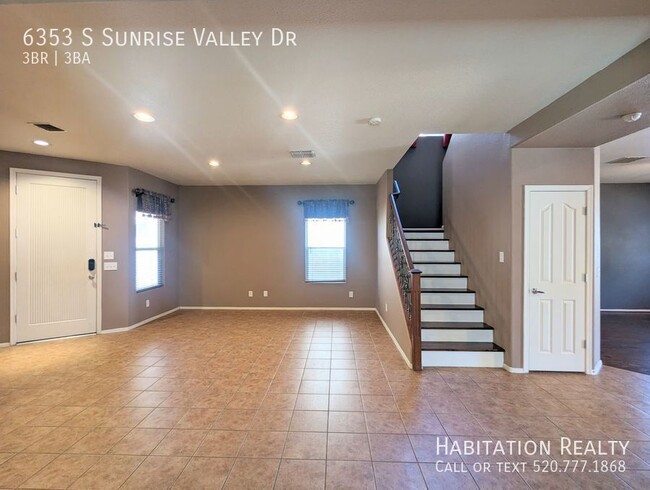 Building Photo - Deluxe Two-Story 3 Bedroom, 3 Bathroom Hom...