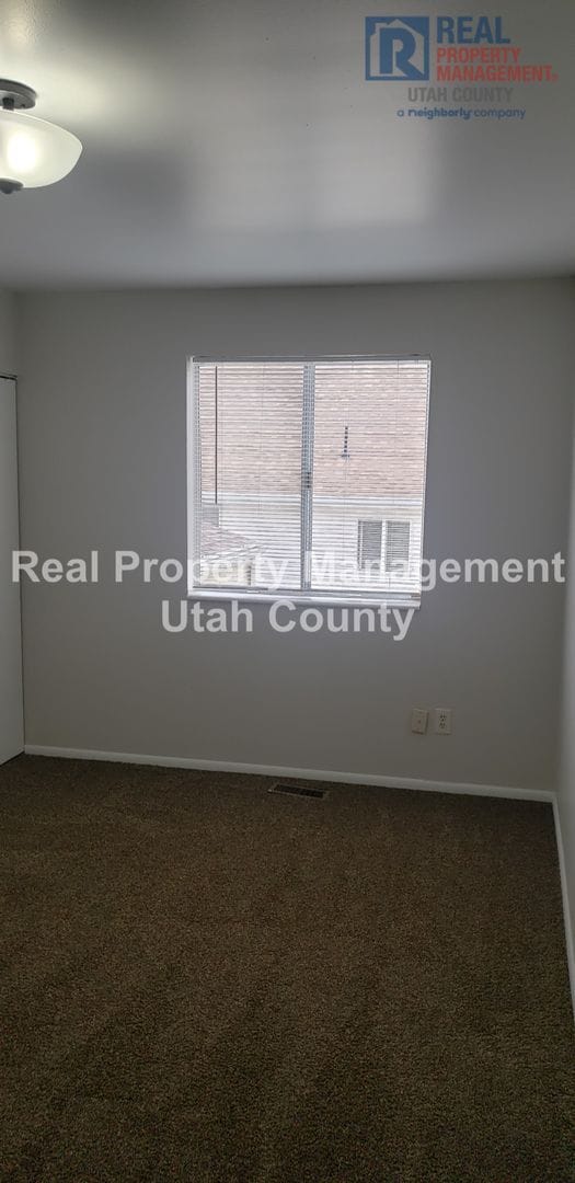 Building Photo - Orem Duplex