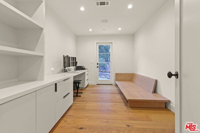 Building Photo - 17620 Camino De Yatasto