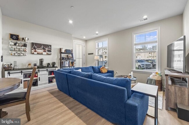 Building Photo - This beautiful 3 bed 2.5 bath 2-story condo provides a grand feeling with tall ceilings & over 16...