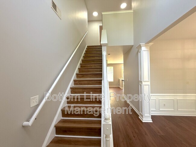 Building Photo - 5622 Wallace Cabin Dr