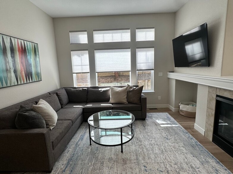Building Photo - 10592 Pearlwood Cir