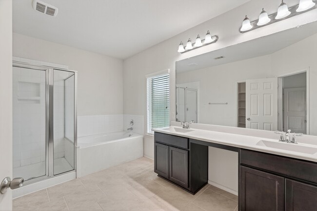 Building Photo - 138 Meadow Grove Dr