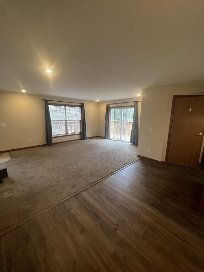 Building Photo - 1054 Ridgeway Ave
