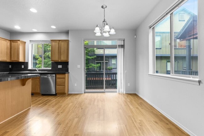 Building Photo - Available NOW Hillsboro End Unit Townhome Minutes to Intel Jones Farm, Costco, Parks 1 Small Pet OK