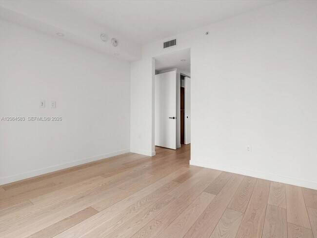 Building Photo - 2200 Brickell Ave