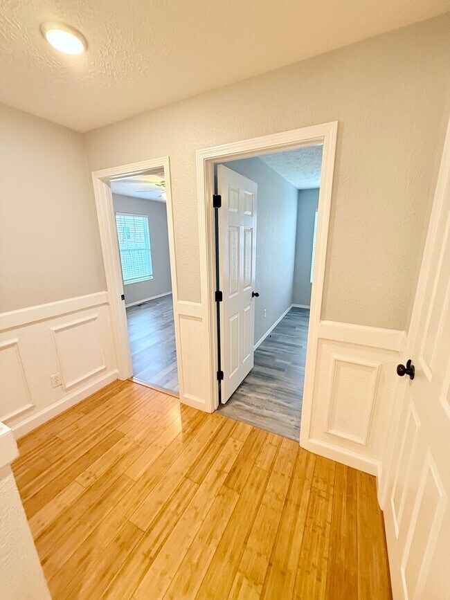 Building Photo - Bent Tree Subdivision - 4 BR - 2 Living Areas - 3 Car