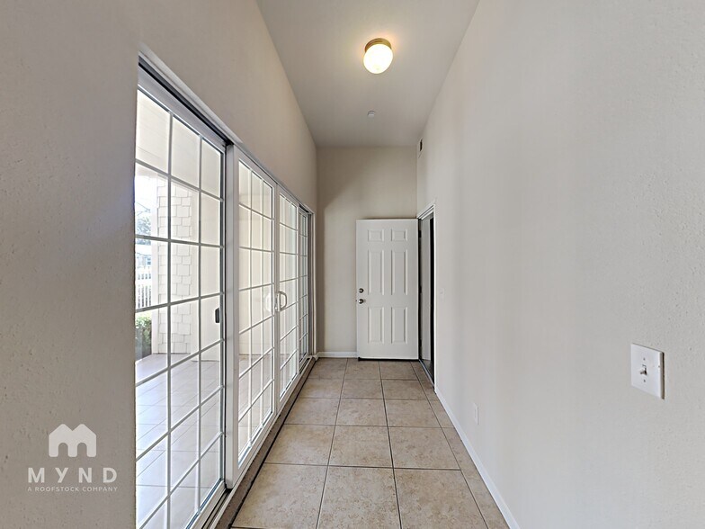 Building Photo - 425 Harriet Ln