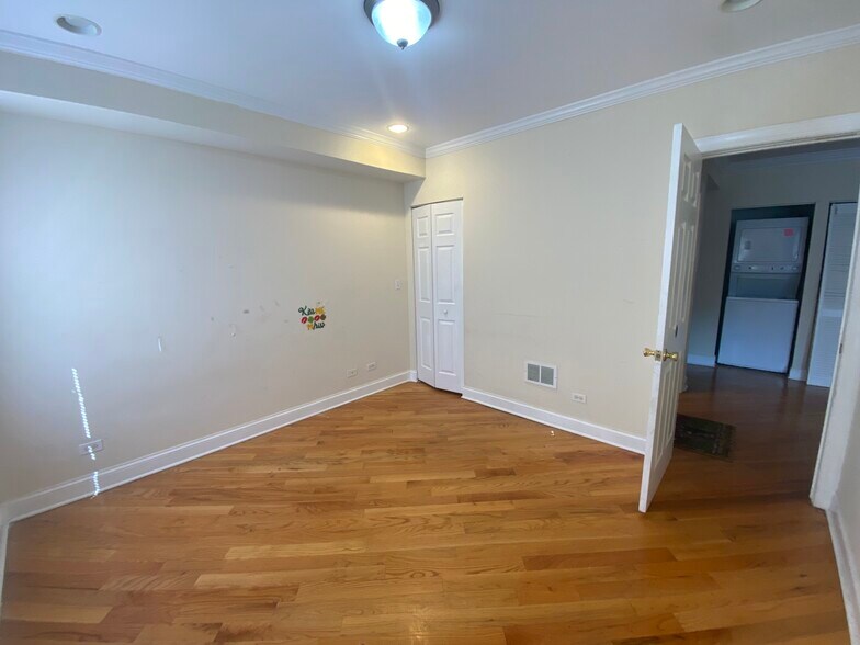 Building Photo - 2241 W Morse Ave