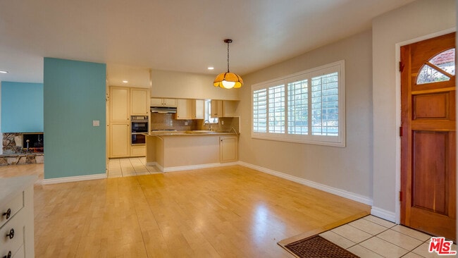 Building Photo - 9631 Crystal View Dr