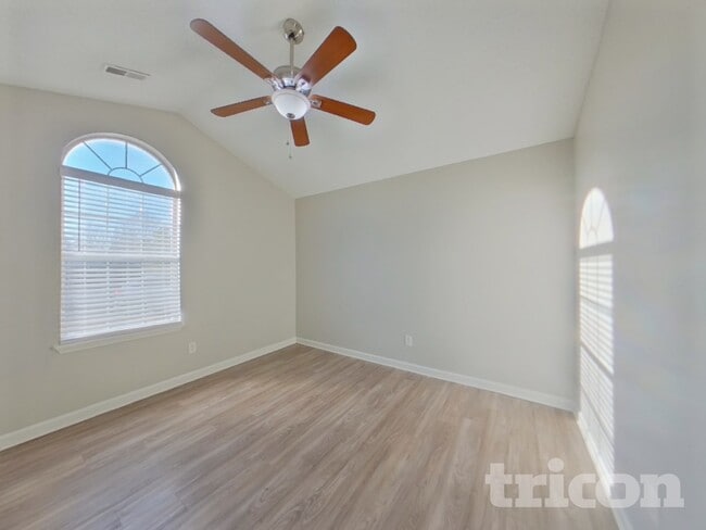 Building Photo - 4 Sweetberry Ct