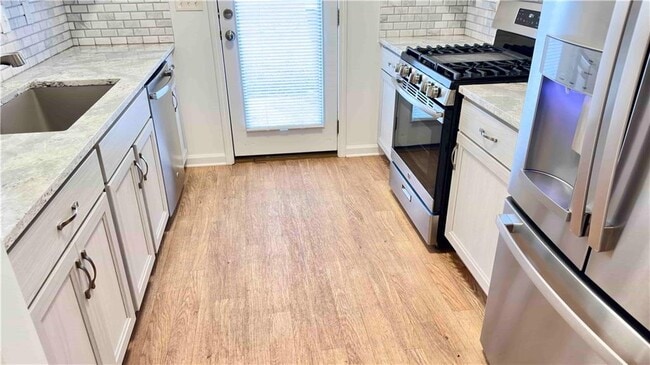 Building Photo - 6243 Shoreview Cir