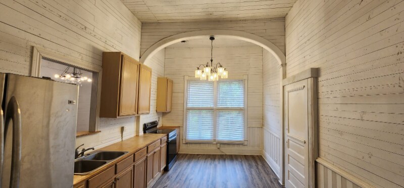 Building Photo - 605 N 4th St