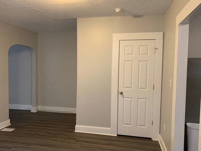 Building Photo - Nice Duplex off 38th & Carrollton
