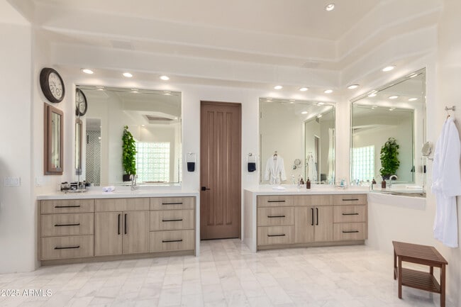 Building Photo - 6900 E Ironwood Dr