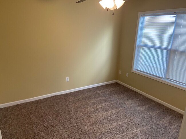 Building Photo - 306 Countryview Cove