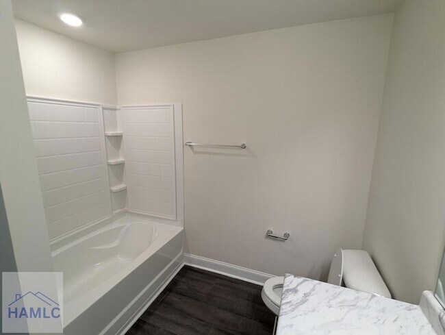 Building Photo - 732 Mill Creek Cir