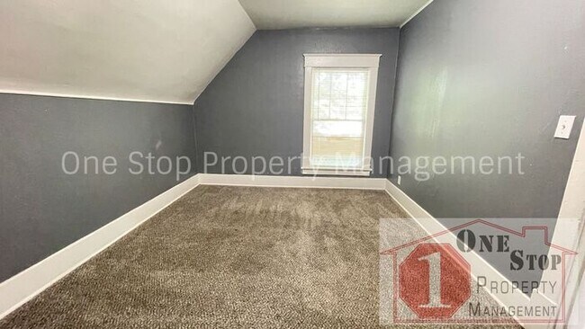 Building Photo - 3 Bedroom, 1 Bathroom House in Kansas City...