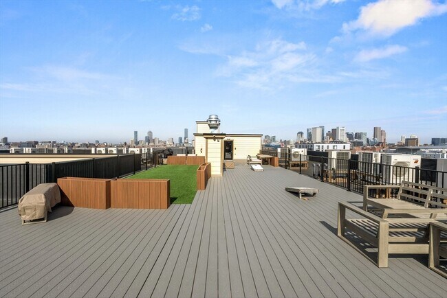 Building Photo - 457 W Broadway