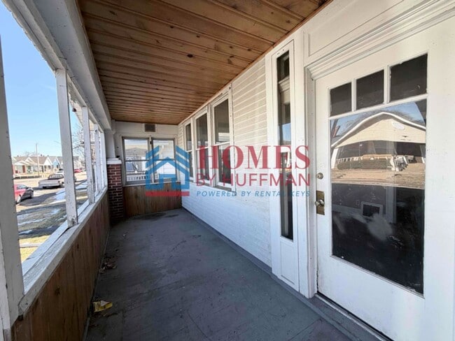 Building Photo - Two Bedroom House | Move in Ready!