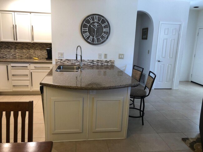 Building Photo - Two bedroom condo