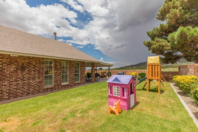 Building Photo - 3 bed 2 bath beautiful home!