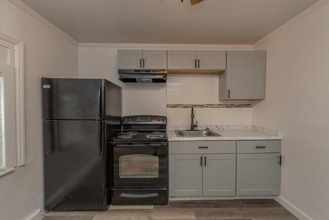 Building Photo - 1412 Maple St