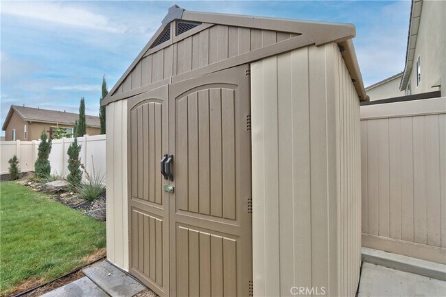 Building Photo - 33063 Table Rock Dr
