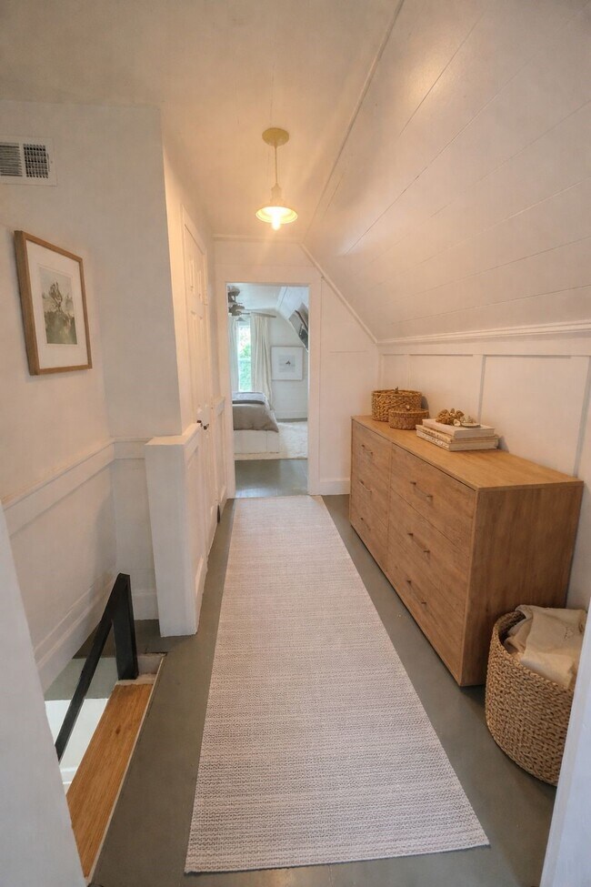 Building Photo - 5036 Golden Forest Dr