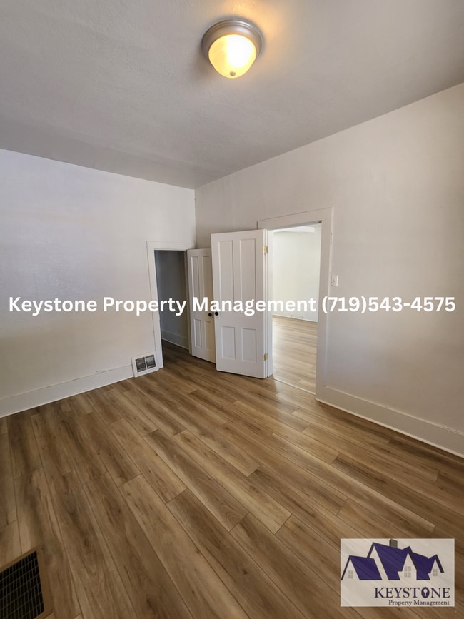 Building Photo - New Kitchen Appliances! South-side Home 1 Bedroom/1 Bath House $1000/$1000