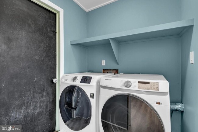 Building Photo - 1080 Crestview Dr