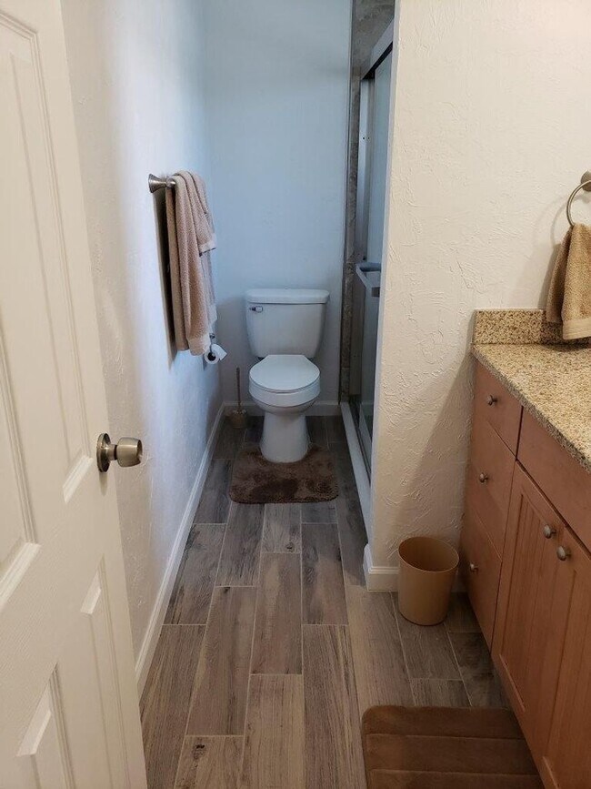 Building Photo - 2BR/2BA Venice Island Duplex Available April 2026