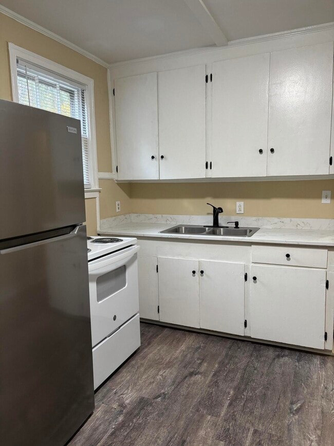 Building Photo - 901 Miller Rd