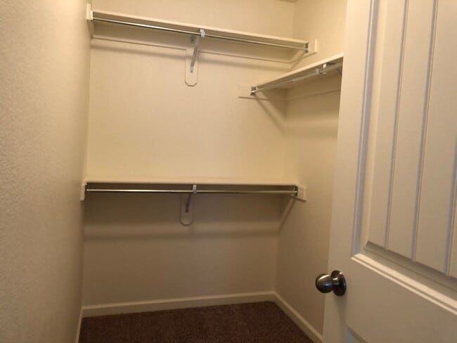 Building Photo - Fantastic Townhome in Wellington