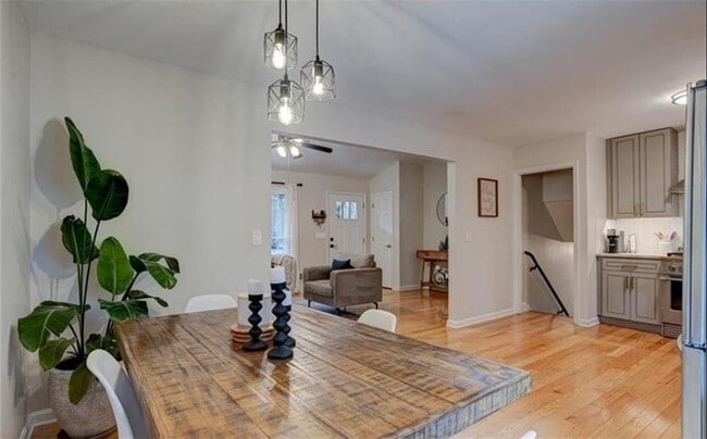 Building Photo - 1201 Holly Hills Dr SW