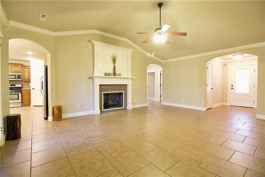 Building Photo - 3007 SW Waterleaf Ave