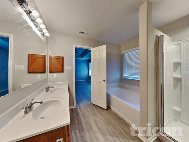 Building Photo - 9506 Lookover Bay