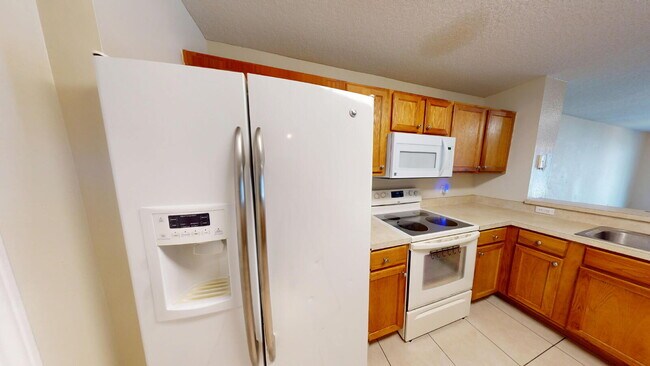 Building Photo - "Charming 2-Bed, 3-Bath Townhouse Retreat in Jacksonville - 1,176 Sq. Ft. of Comfort and Style!"
