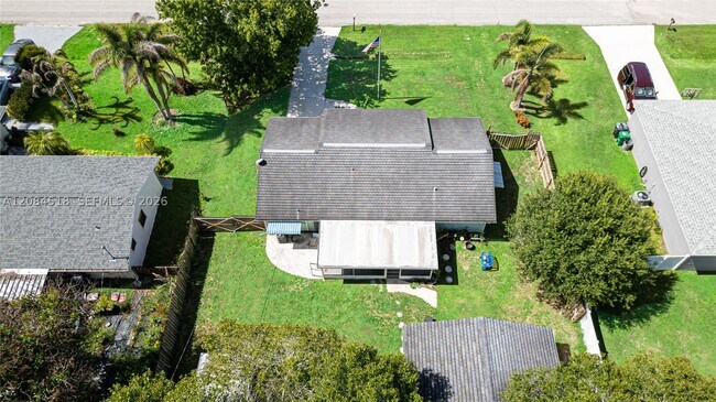 Building Photo - 618 SW Ray Ave